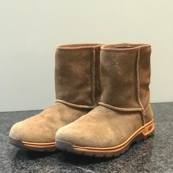 UGG GIRLS US SIZE4 - Picture 1 of 4